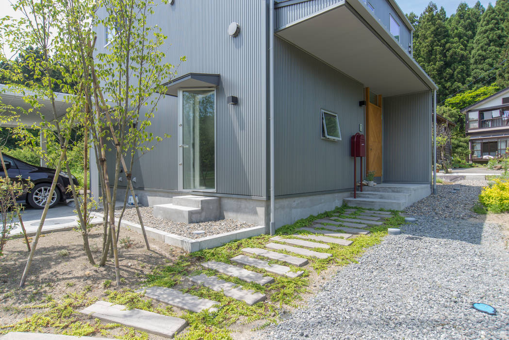 土間キッチンの家 house_in_nishiyama, タイラヤスヒロ建築設計事務所 タイラヤスヒロ建築設計事務所 Casa di legno