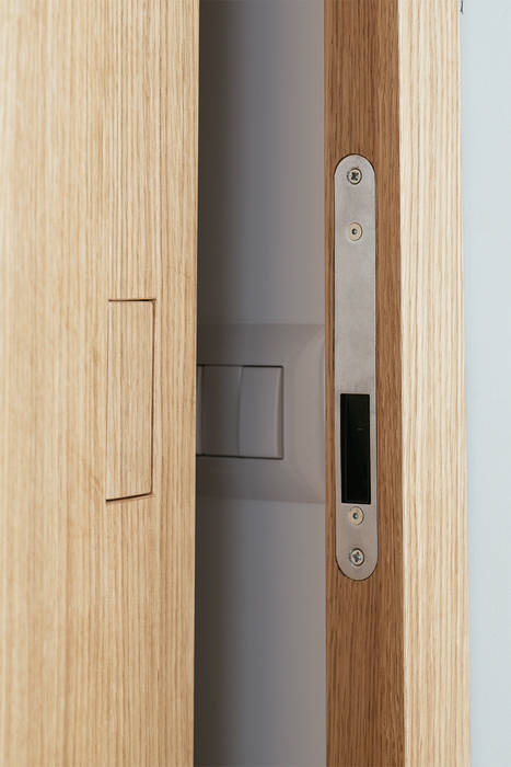 Casa Ci_Ro, manuarino architettura design comunicazione manuarino architettura design comunicazione Wooden doors