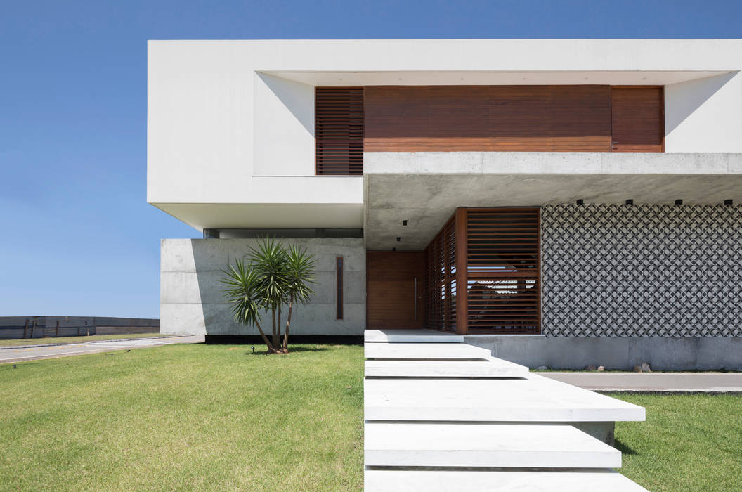 Casa IF, Martins Lucena Arquitetos Martins Lucena Arquitetos Minimalist houses