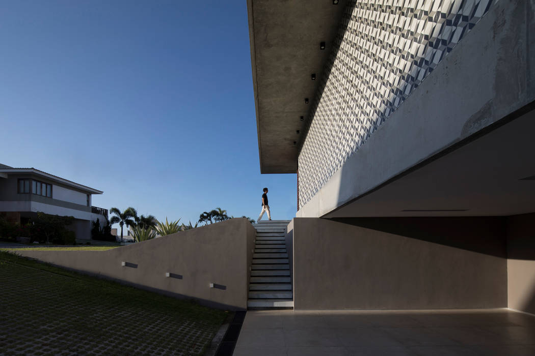 Casa IF Martins Lucena Arquitetos Garagens e edículas minimalistas