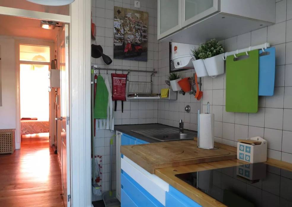 Apartamento T3 Duplex Penha França Cozinhas mediterrânicas por EU LISBOA Mediterrânico