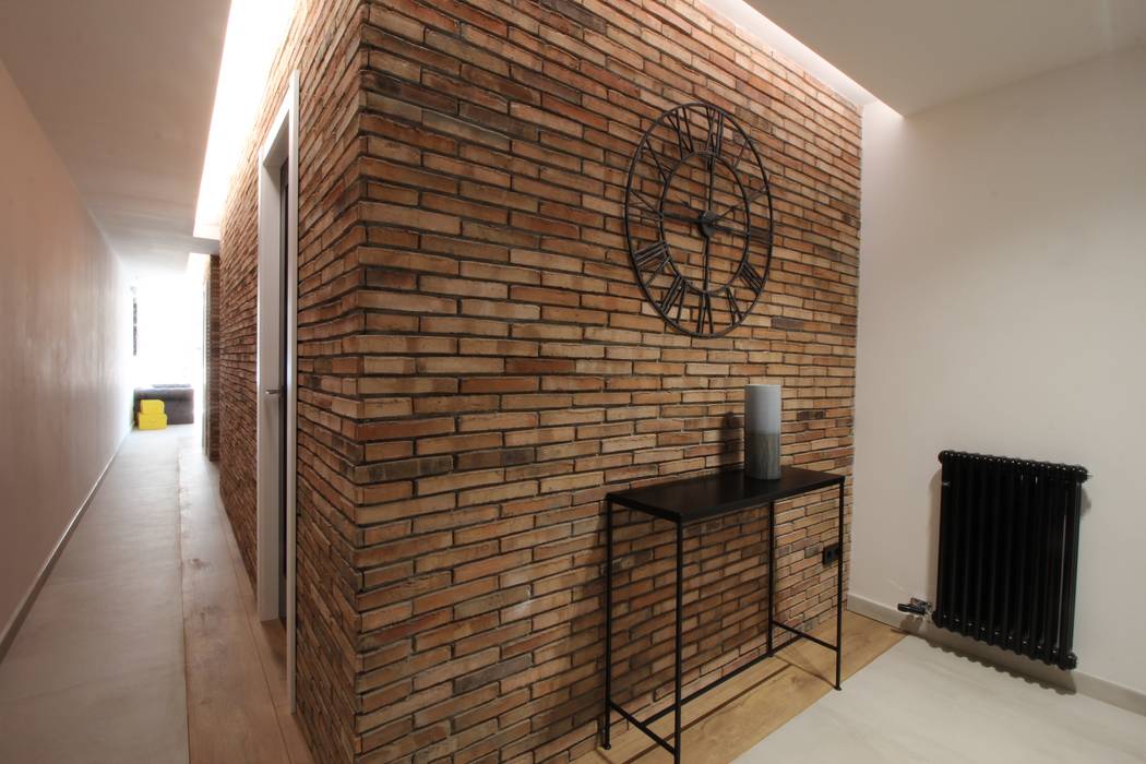 Home Staging: Piso de Ensueño en Barcelona , Home & Daniels, S.L. Home & Daniels, S.L. Koridor & Tangga Gaya Rustic
