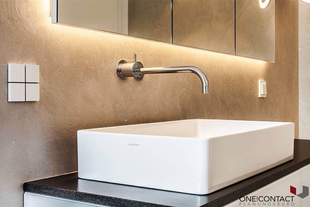 Uber Den Dachern Minimalistische Badezimmer Von One Contact