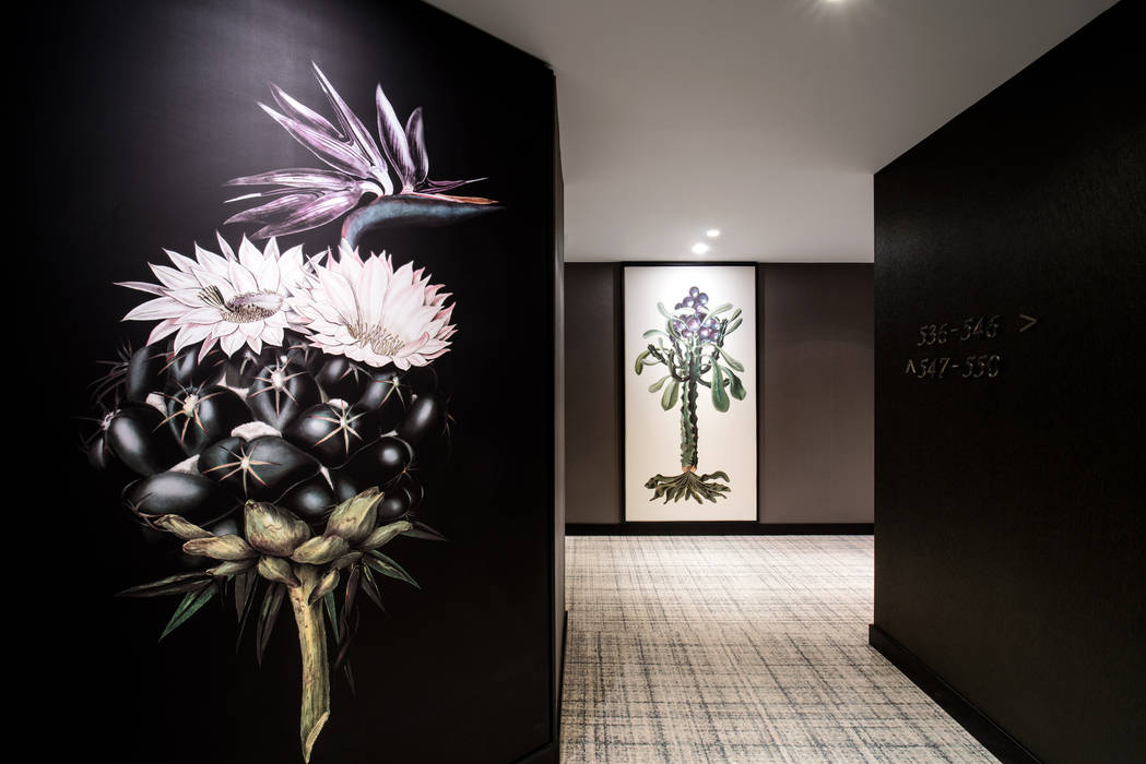 Corridor Hyatt Regency Amsterdam - Artwork and carpet by Rive Roshan Rive Roshan Commercial spaces Hotels