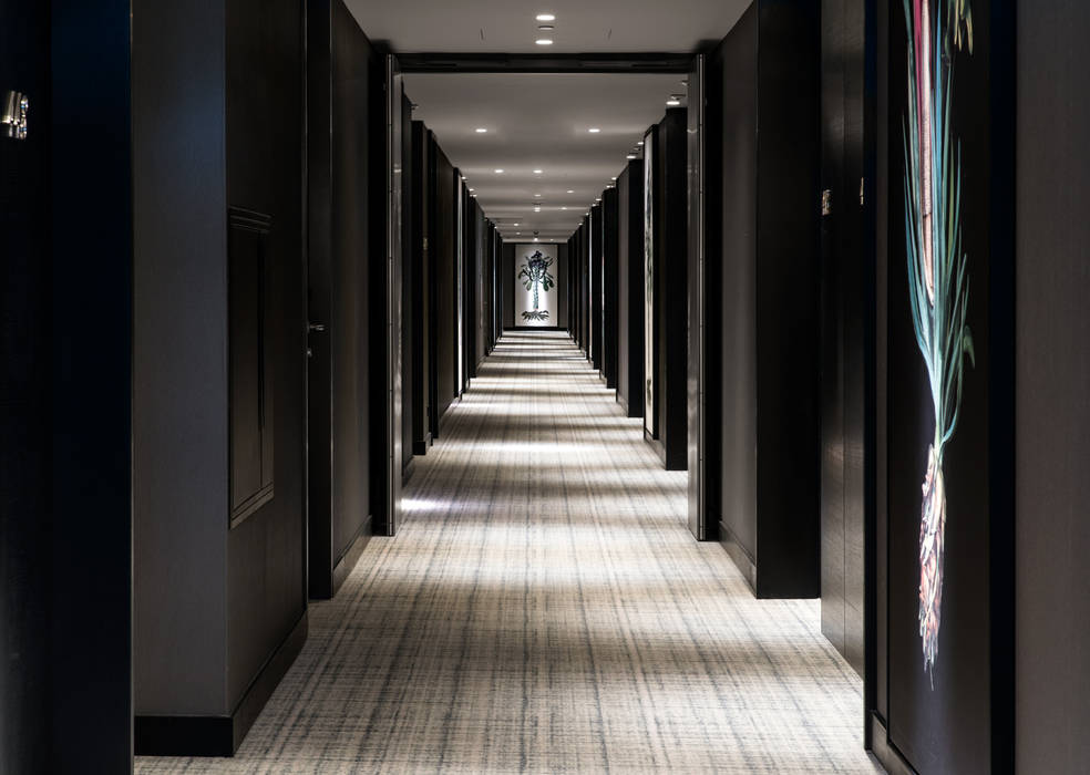 Corridor Hyatt Regency Amsterdam - Artwork and carpet by Rive Roshan Rive Roshan مساحات تجارية فنادق