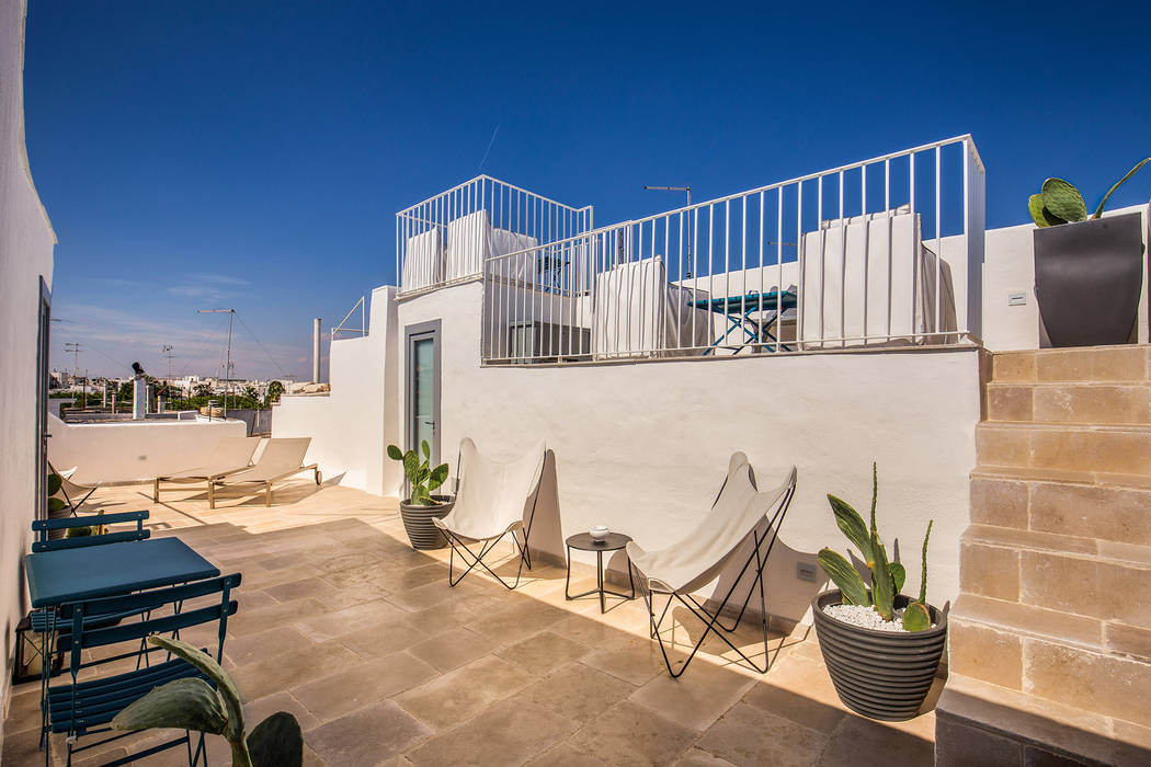 PALAZZINA OTTOCENTESCA (OSTUNI - BR), Gian Paolo Guerra Design Gian Paolo Guerra Design Balcone, Veranda & Terrazza in stile mediterraneo