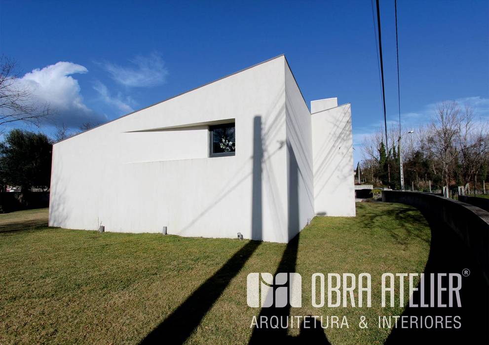 Casa contemporânea onde o xisto é o protagonista principal, OBRA ATELIER - Arquitetura & Interiores OBRA ATELIER - Arquitetura & Interiores Estancias