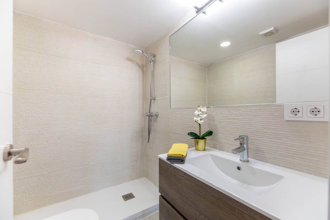 FACTORY HOME STAGING CALLE PEÑUELAS, FACTORY HOME STAGING FACTORY HOME STAGING Bathroom