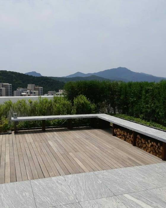 펜트하우스조경, (주)정원디자인더숲 (주)정원디자인더숲 Modern Garden