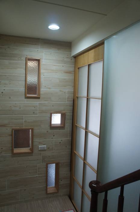 玄關屏風設計 houseda 亞洲風玄關、階梯與走廊 磁磚
