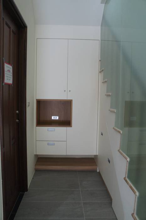 玄關鞋櫃設計 houseda 亞洲風玄關、階梯與走廊 木頭 Wood effect