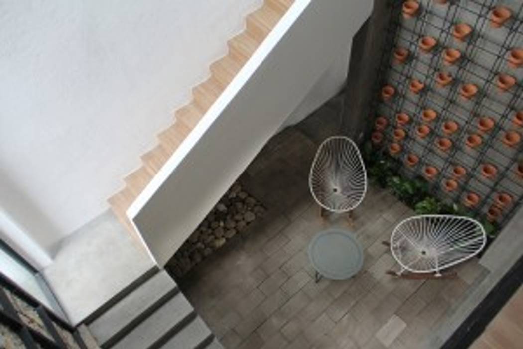 Casa Jardín, Apaloosa Estudio de Arquitectura y Diseño Apaloosa Estudio de Arquitectura y Diseño بلكونة أو شرفة أسمنت