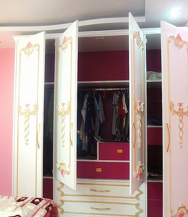 A Baroque Style Teen's Bedroom Mehak Lochan Design Classic style bedroom Wood Wood effect Wardrobes & closets