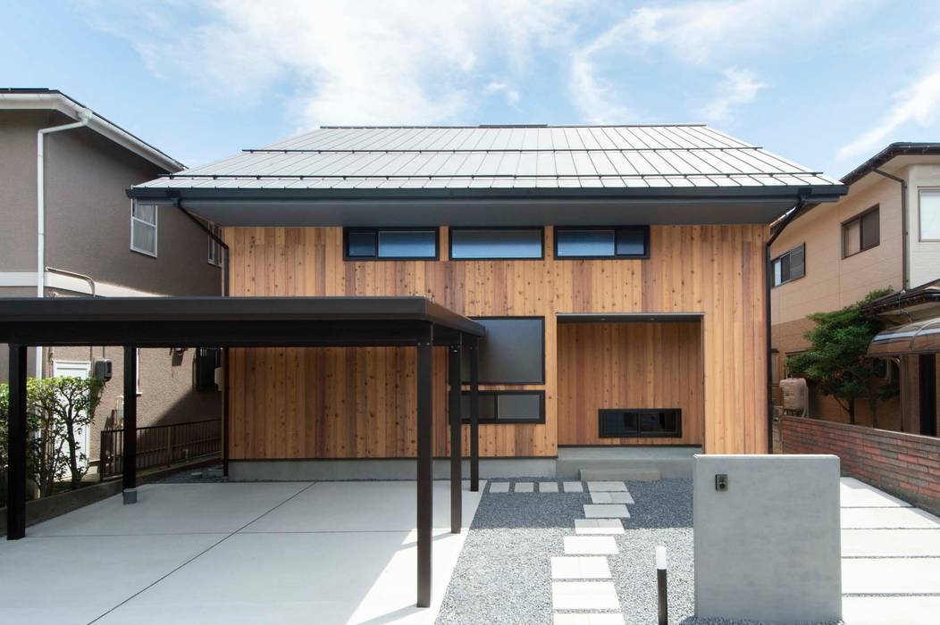 KU 軒の深い切妻の家, 塚野建築設計事務所 塚野建築設計事務所 Wooden houses Wood Wood effect