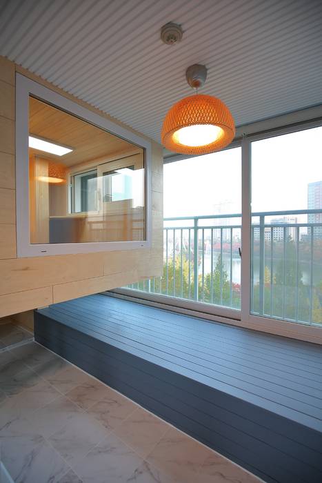 interior by INARK 서울 레이크팰리스 아파트 올리모델링 인아크 건축 설계 인테리어 디자인, inark [인아크 건축 설계 디자인] inark [인아크 건축 설계 디자인] Minimalistische balkons, veranda's en terrassen