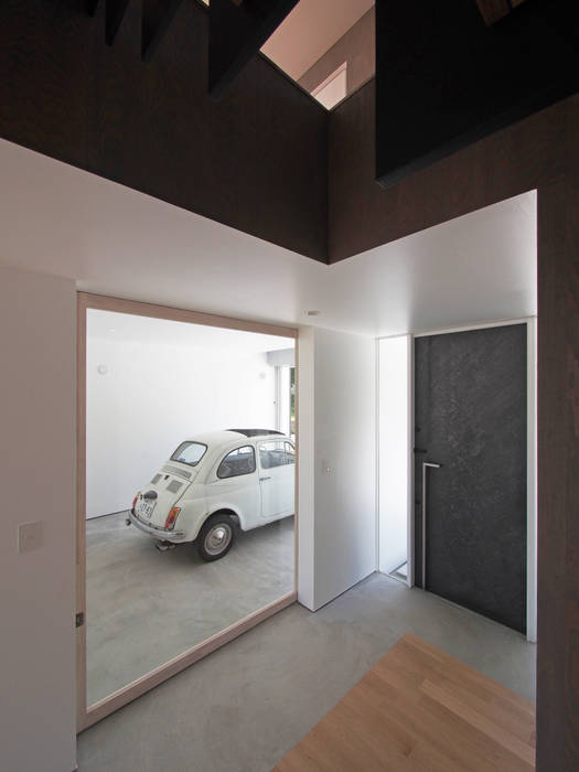 via, イシウエヨシヒロ建築設計事務所 YIA イシウエヨシヒロ建築設計事務所 YIA Prefabricated Garage