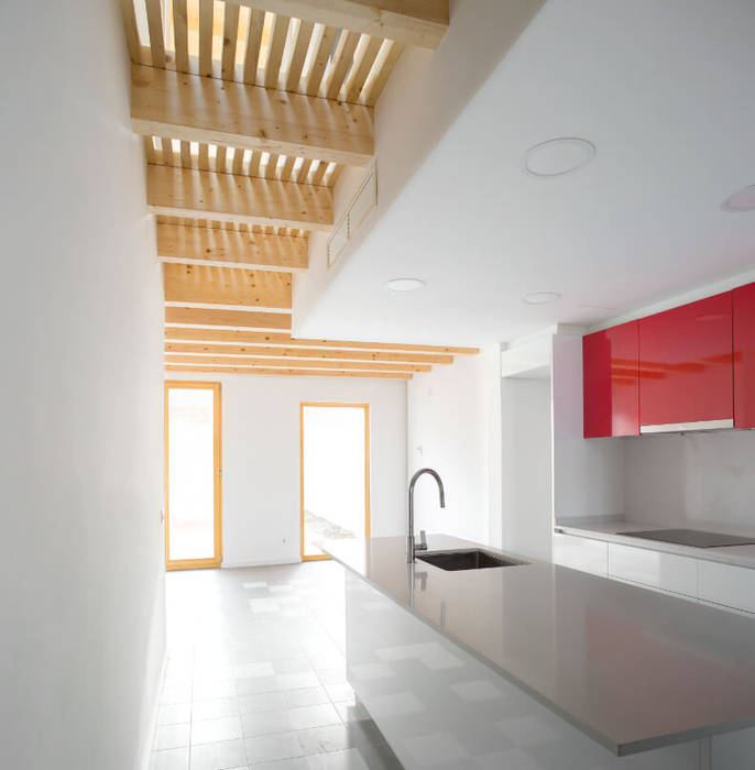 Reforma integral de vivienda unifamiliar en Premià de Mar, Ofici: arquitectura Ofici: arquitectura Cocinas equipadas Madera Acabado en madera