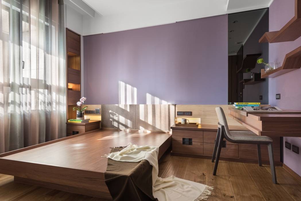 紫色的牆面讓整間房間氣質更佳溫潤 宸域空間設計有限公司 Small bedroom