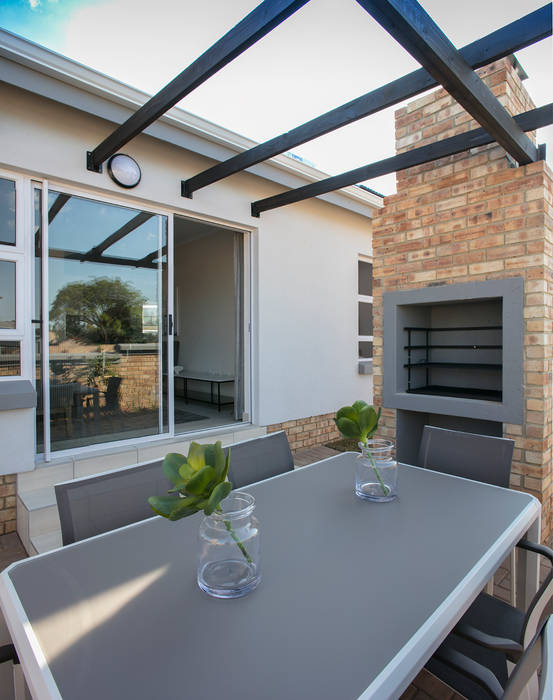 Braai Spegash Interiors Modern balcony, veranda & terrace