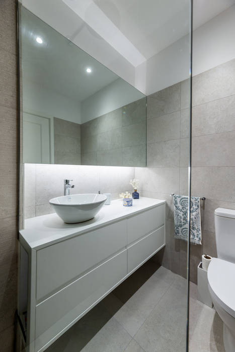 Incrível remodelação de apartamento T2 no centro do Porto, MOBEC MOBEC Modern bathroom