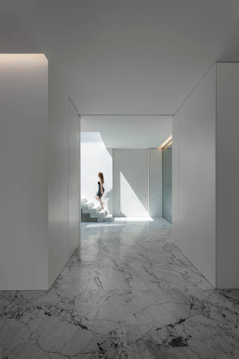 Casa de Aluminio, FRAN SILVESTRE ARQUITECTOS FRAN SILVESTRE ARQUITECTOS Pasillos, vestíbulos y escaleras de estilo minimalista