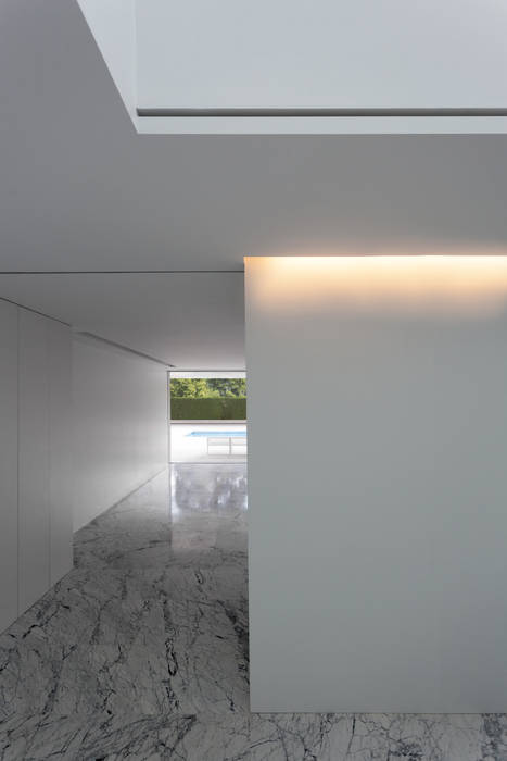 Casa de Aluminio, FRAN SILVESTRE ARQUITECTOS FRAN SILVESTRE ARQUITECTOS Pasillos, vestíbulos y escaleras de estilo minimalista