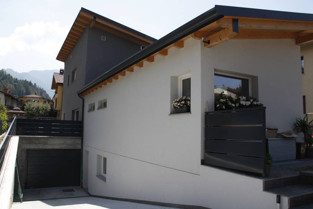Casa in legno - provincia di Bergamo, BENDOTTI ZAMBONI Tecnici Associati BENDOTTI ZAMBONI Tecnici Associati Casas de estilo moderno
