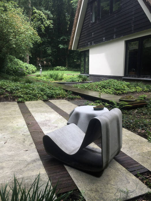 ​Forest garden - The long floating line.., Andredw van Egmond | designing garden and landscape Andredw van Egmond | designing garden and landscape Minimalist style garden Plant,Window,Building,Tree,Wood,House,Grass,Road surface,Leisure,Shade