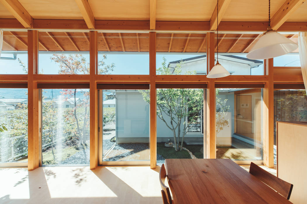 倉のある家, 稲山貴則 建築設計事務所 稲山貴則 建築設計事務所 Wooden windows Solid Wood Multicolored