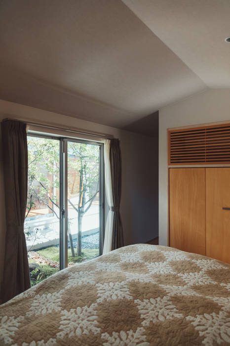 倉のある家, 稲山貴則 建築設計事務所 稲山貴則 建築設計事務所 Small bedroom Solid Wood Multicolored