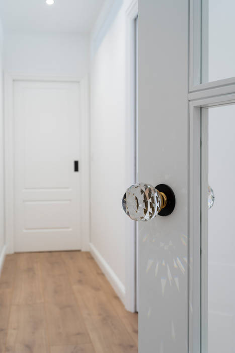 UNA VIVIENDA CON VISTAS, DISEÑO&ARQUITECTURA DISEÑO&ARQUITECTURA Inside doors