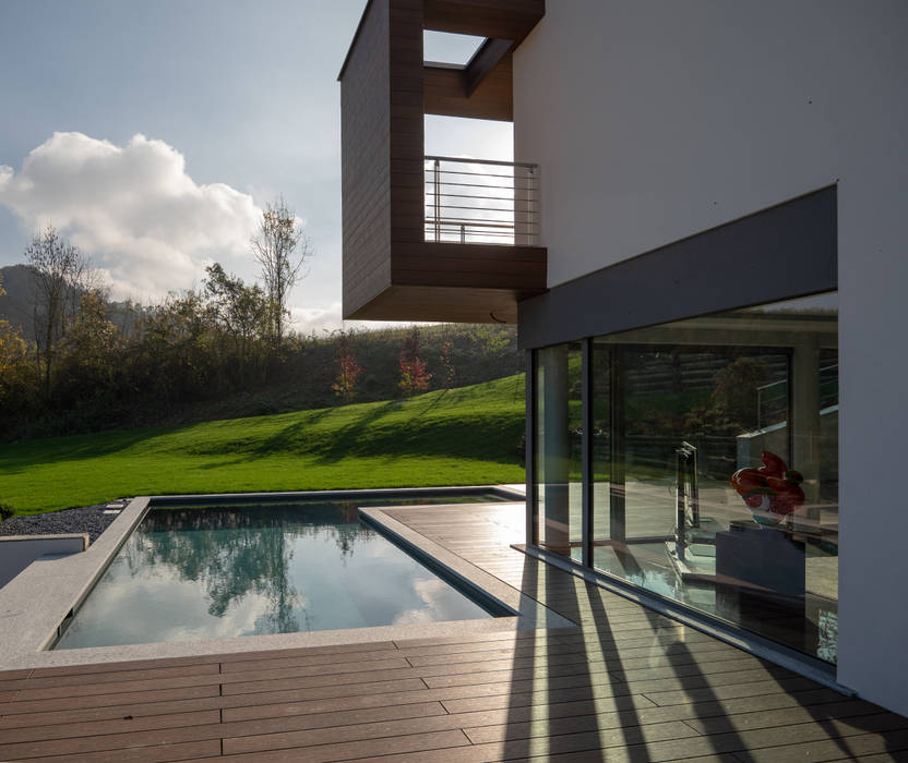 casa parco, fabio licciardi architetto fabio licciardi architetto Infinity pool Engineered Wood Transparent