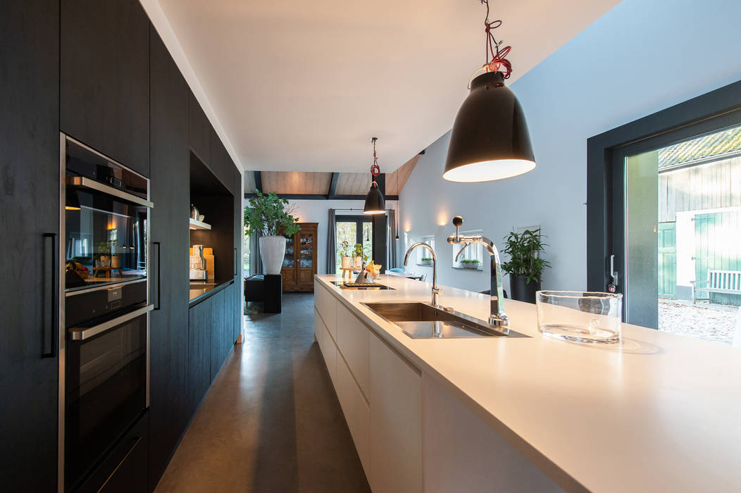 MODERNE SCHUURWONING, VERBOUWING, ID-Architectuur ID-Architectuur ครัวสำเร็จรูป