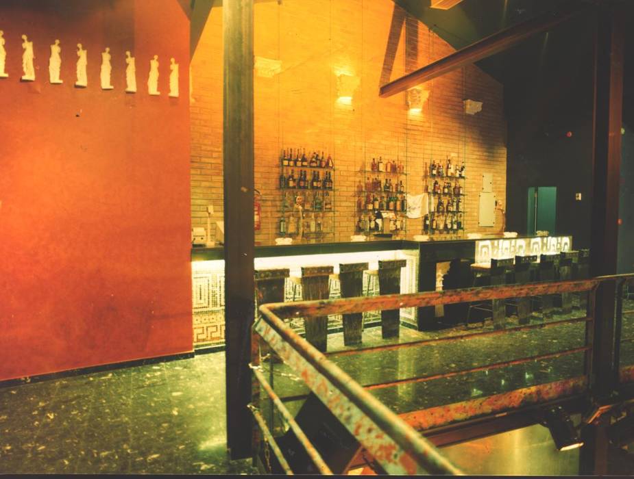 Discoteca EMPORIUM FARO 1994, Atelier Ana Leonor Rocha Atelier Ana Leonor Rocha Commercial spaces Bars & clubs