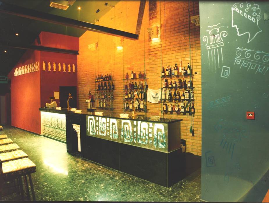 Discoteca EMPORIUM FARO 1994, Atelier Ana Leonor Rocha Atelier Ana Leonor Rocha Commercial spaces Bars & clubs