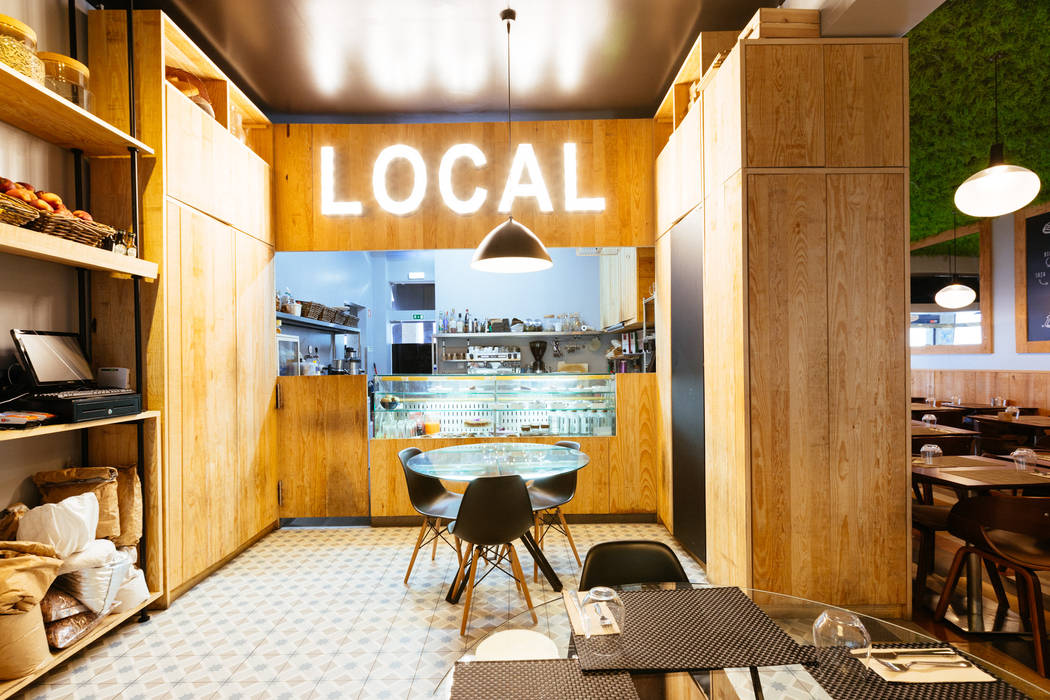 Entrada e Sala de Refeições aponto Espaços comerciais Madeira maciça Multicolor restaurante,cafetaria,azulejo hidráulico,madeira,madeira maciça,arrumação,pinho,kerion,mosaico hidráulico,Espaços de restauração