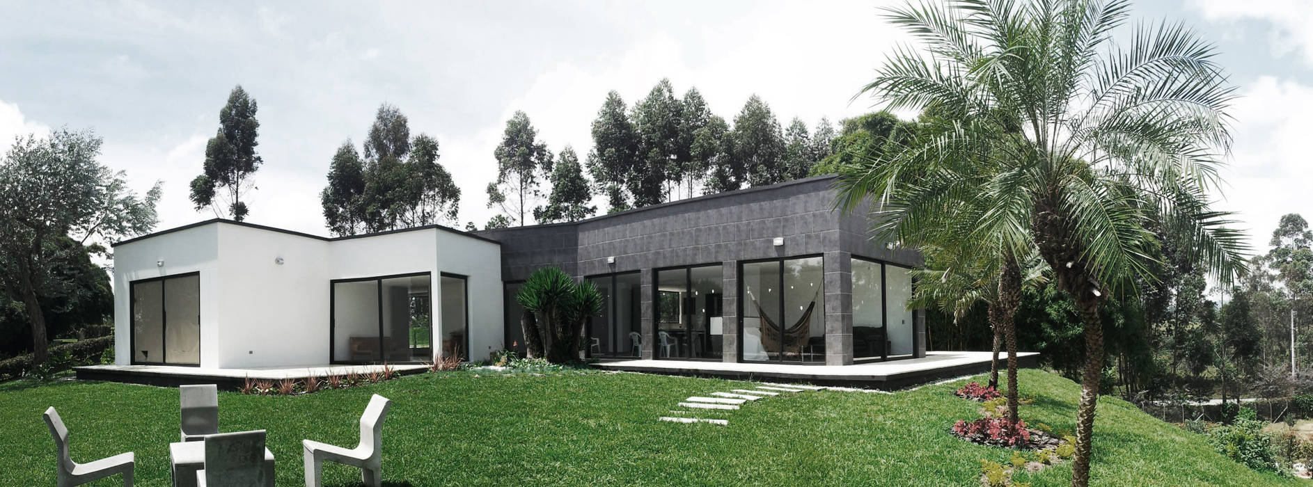 CASA PILOTO. Vivienda unifamiliar campestre. Hincapie Idarraga Estudio Casas campestres Pizarra casas campestres,arquitectura,paisaje,moderno,minimalista,negro,pizarra,jardin