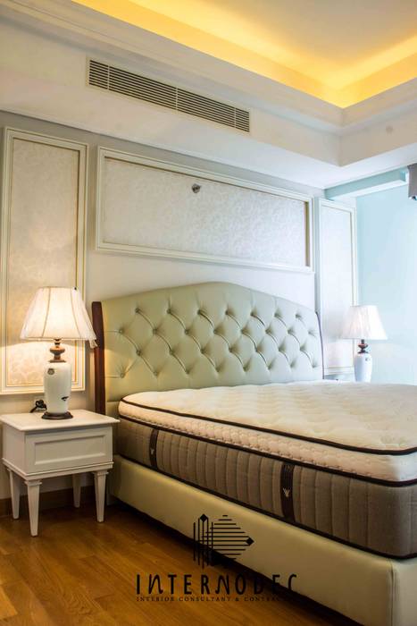 Classic & Luxurious Apartment Mrs. CS, Internodec Internodec クラシカルスタイルの 寝室