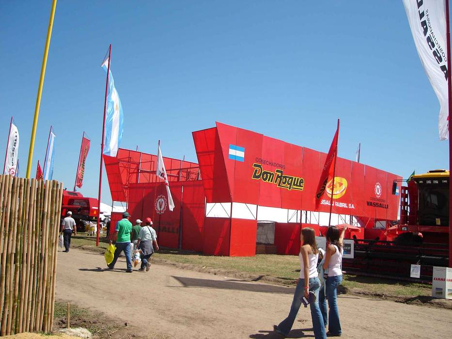 Diseño de stands para eventos de campo, Faerman Stands y Asoc S.R.L. - Arquitectos - Rosario Faerman Stands y Asoc S.R.L. - Arquitectos - Rosario Powierzchnie handlowe Żelazo/Stal Centra wystawowe