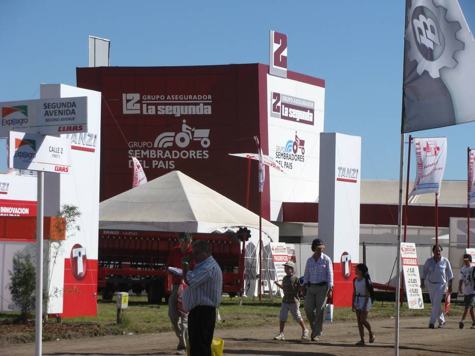 Diseño de stands para eventos de campo, Faerman Stands y Asoc S.R.L. - Arquitectos - Rosario Faerman Stands y Asoc S.R.L. - Arquitectos - Rosario Commercial spaces Exhibition centres