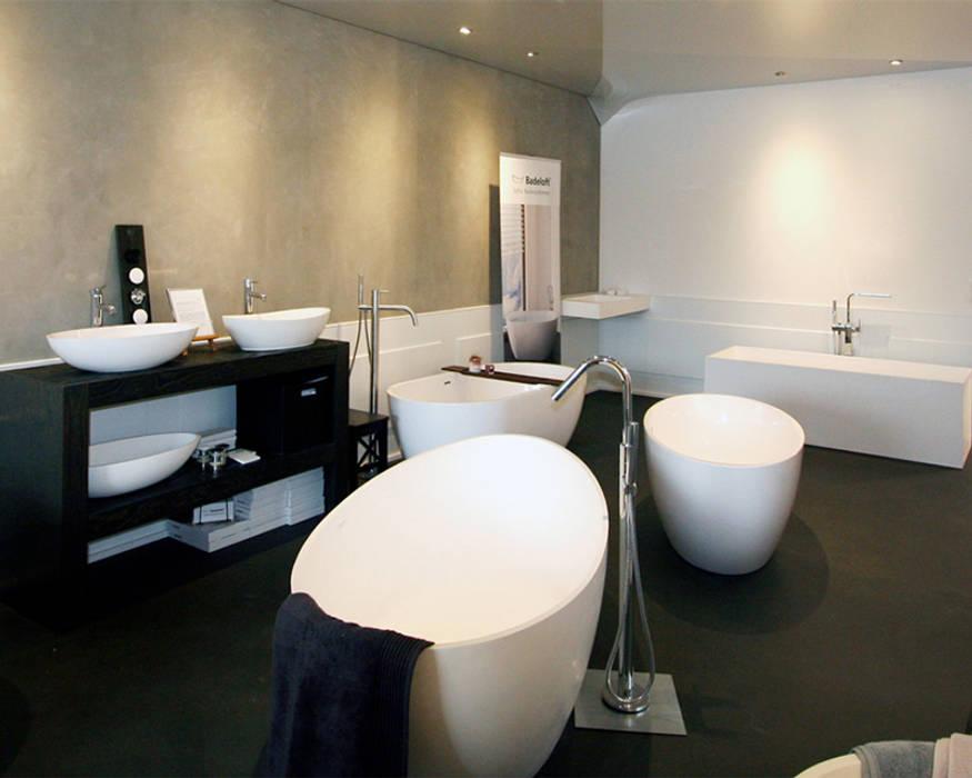 Badeloft Showrooms, Badeloft - Badewannen und Waschbecken aus Mineralguss und Marmor Badeloft - Badewannen und Waschbecken aus Mineralguss und Marmor Kamar Mandi Modern Bathtubs & showers