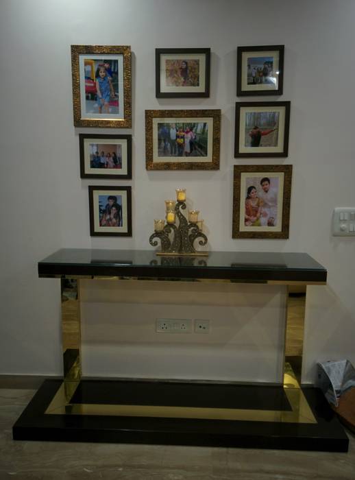 Mr Chauhans flat, Design Kreations Design Kreations Ruang Keluarga Modern Side tables & trays