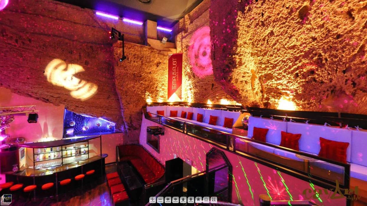 Exklusive Beleuchtung für ein Disco Club Restaurant in Mallorca, Moreno Licht mit Effekt - Lichtplaner Moreno Licht mit Effekt - Lichtplaner Ruang Komersial Batu Bar & Klub