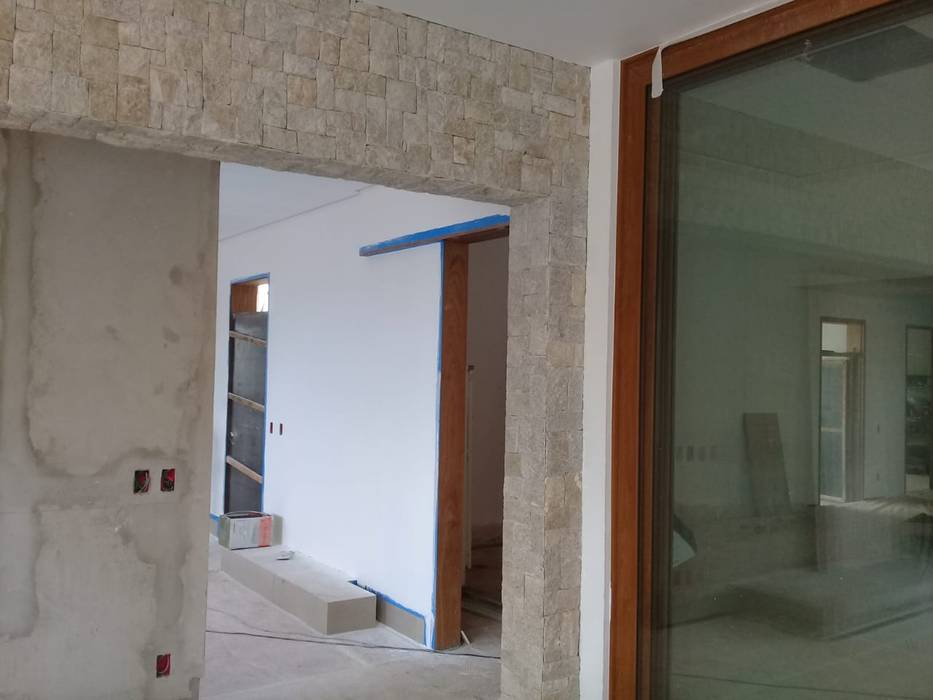 Revestimento com Tozeto de Moledo, Atrium Vale Pedras e Projetos Atrium Vale Pedras e Projetos Bitişik ev Taş