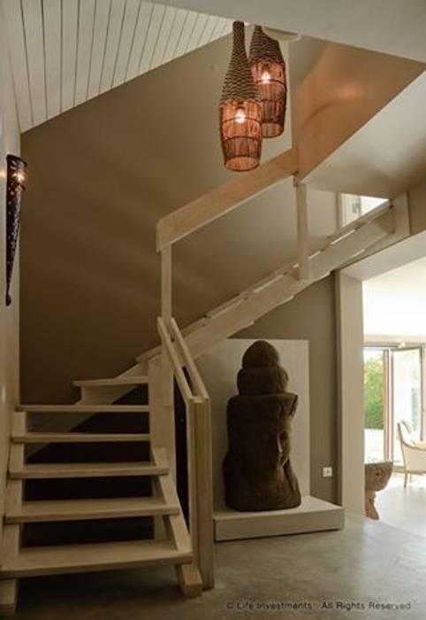 Projecto de Obra e Decoração Bungalow - Quinta da Marinha, Officina Boarotto Officina Boarotto Colonial style corridor, hallway& stairs