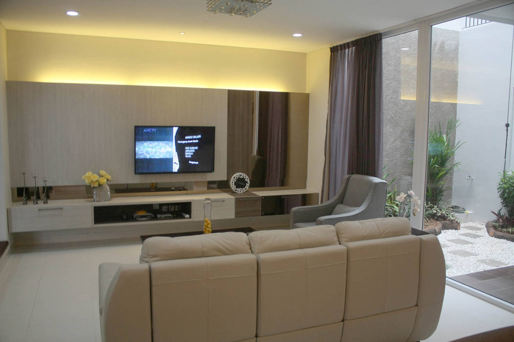 Rumah Raffles Hills Cibubur, Exxo interior Exxo interior Ruang Keluarga Modern