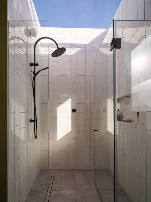 Dusheiko House, Neil Dusheiko Architects Neil Dusheiko Architects Ванная комната в стиле модерн