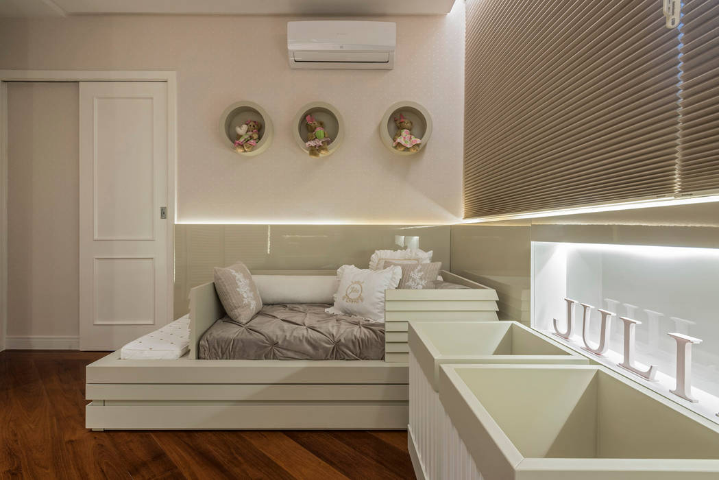 QUARTO DE MENINA, RENATA MACHADO E ANDRÉ MAGALHÃES - ARQUITETURA E DESIGN RENATA MACHADO E ANDRÉ MAGALHÃES - ARQUITETURA E DESIGN Girls Bedroom لکڑی Wood effect