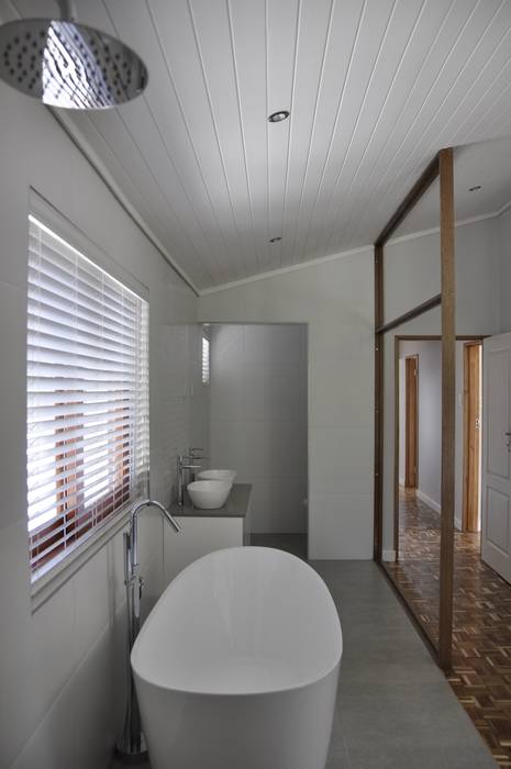Barbosa Home, Cornerstone Projects Cornerstone Projects Scandinavian style bathroom