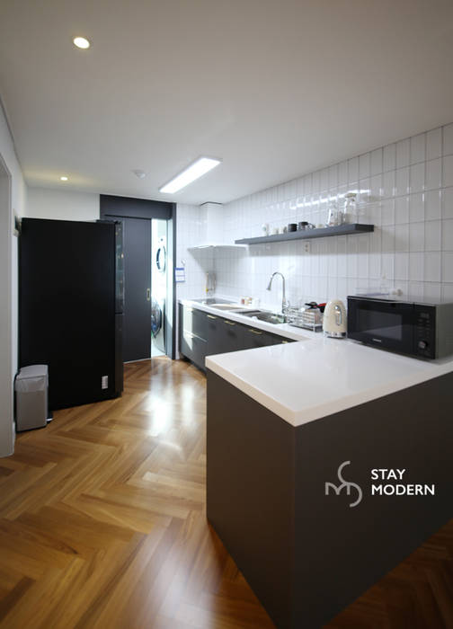 [24py] 부산 연지동 청구아파트 신혼집 인테리어, 스테이 모던 (Stay Modern) 스테이 모던 (Stay Modern) Modern Dining Room